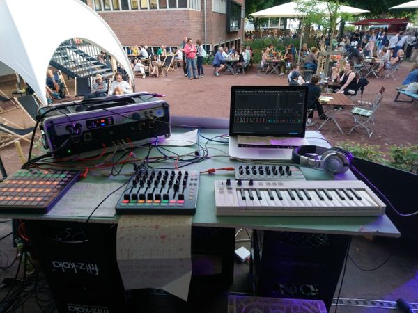 Live @ Hallenbad Ost